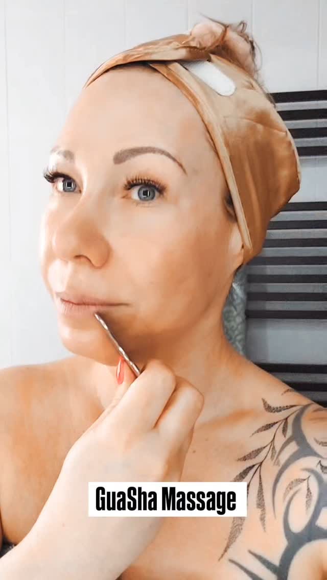 Gua-Sha-Gesichtsmassage mit Rosenquarz im NaKo Kosmetikstudio Strausberg
